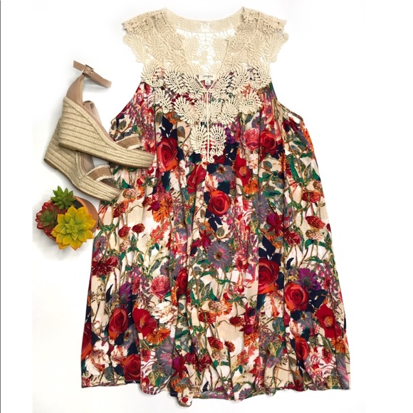 Umgee Dresses & Skirts - UMGEE Floral Print and Lace Cotton Swing dress